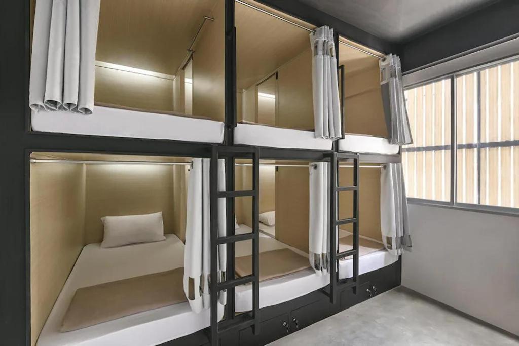 Bed 6-Bed Female Dormitory Room,1692055720:JPEG
